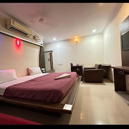 Siddi Vinayaka Hotel Hyderabad Exteriör bild